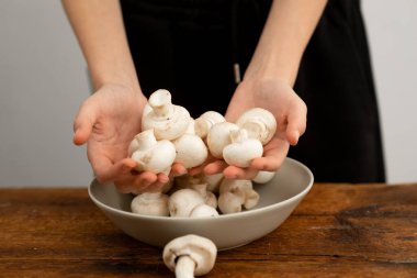 Sağlıklı bir yemek hazırlamak için en iyi şampiyonları seçmek..