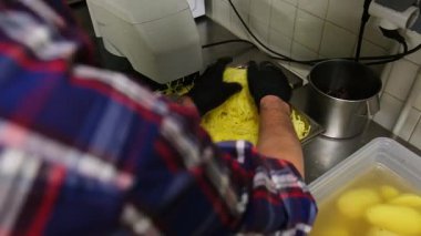 Etkili patates işleme: makine otomasyonuyla soyulmaya kadar parçalanma.