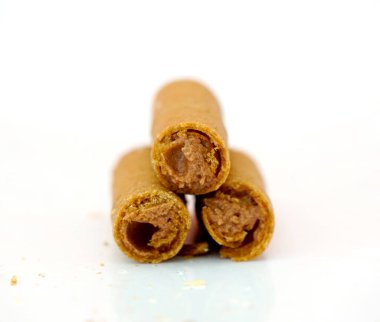 Beyaz arkaplanda gözleme tüpleri izole.