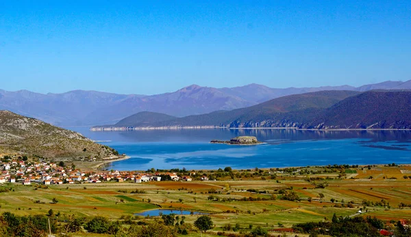 Obrázek Jezera Prespa Albánii Ostrově Maligrad Podzim — Stock fotografie