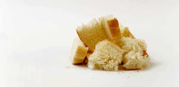 Кусочки Хлеба Изолированы Белом Фоне Хлебные Ломтики Крошки — стоковое фото