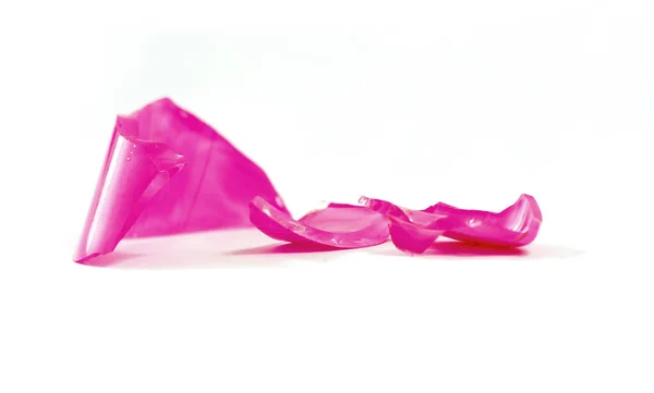 Pedaços Vidro Rosa Quebrado Fundo Branco Raso Dof — Fotografia de Stock