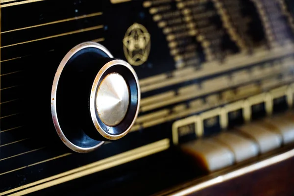 antique radio details, radio stations.