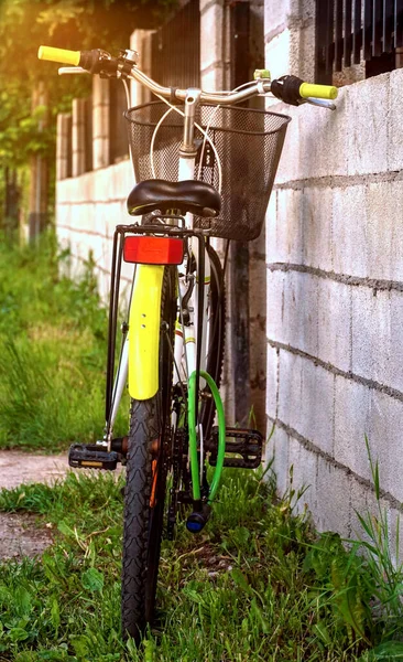 Rückansicht Eines Fahrrads Einem Zaun — Stockfoto
