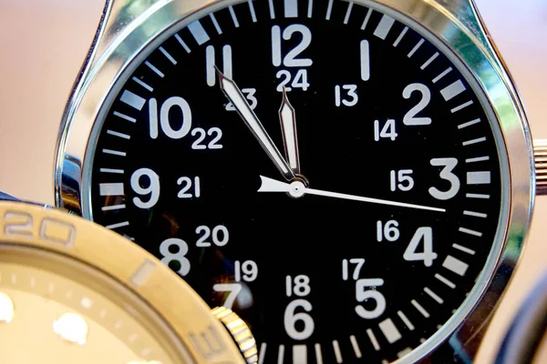 Närbild Armbandsur Detaljer Tidskoncept — Stockfoto