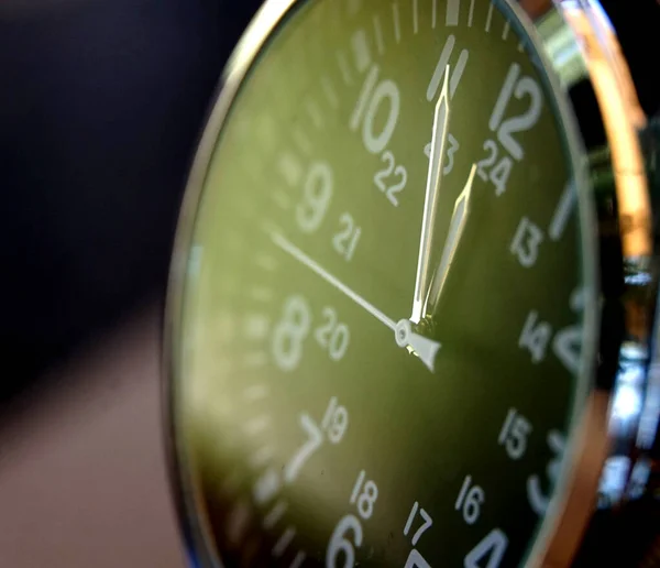 Närbild Armbandsur Detaljer Tidskoncept — Stockfoto