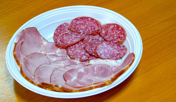 Smoked Salami Pepperoni Ham Slices Plastic Disposable Plate — Stock Photo, Image