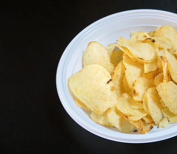Crispy Potato Chips Plastic Disposable Plate — Stock Photo, Image