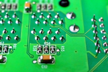 Elektronik bileşenleri olan devre kartı görüntü ve teknoloji kavramını kapat.