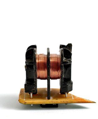 Küçük trafo, eski bir cihazın parçası, teknoloji konsepti.