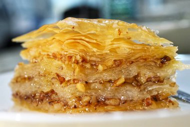 Homenade baklava geleneksel Türk tatlısıdır..