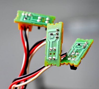 Bilgisayarın ya da diğer elektronik aygıtların bağlantıları kapanır.
