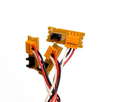 Bilgisayarın ya da diğer elektronik aygıtların bağlantıları kapanır.