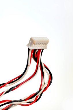 Bilgisayarın ya da diğer elektronik aygıtların bağlantıları kapanır.