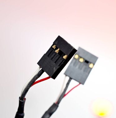 Bilgisayarın ya da diğer elektronik aygıtların bağlantıları kapanır.