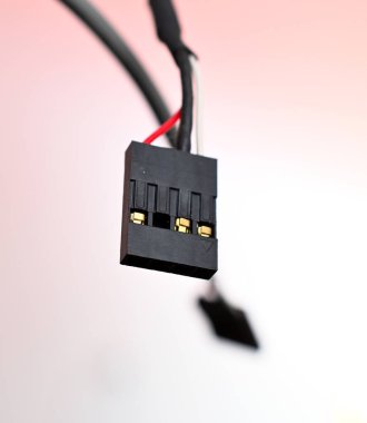 Bilgisayarın ya da diğer elektronik aygıtların bağlantıları kapanır.