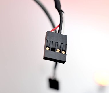 Bilgisayarın ya da diğer elektronik aygıtların bağlantıları kapanır.