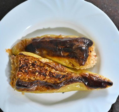Geleneksel Türk yemeği dolma biber, doldurulmuş biber..