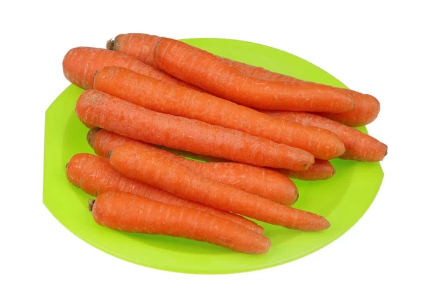 Las Zanahorias Frescas Crudas Yacen Plato Verde Aislado Sobre Blanco — Foto de Stock