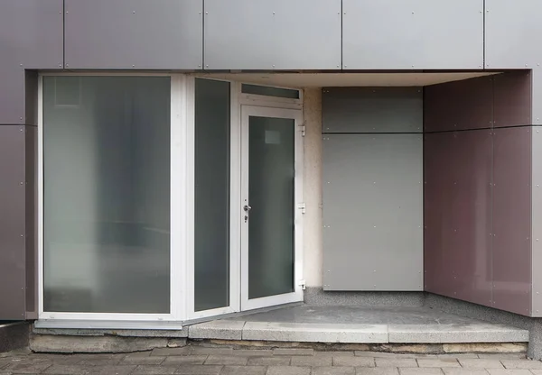 Glasfenster Und Tür Eines Wohnhauses — Stockfoto