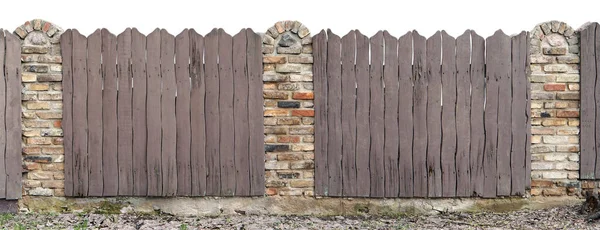 Παλαιός Φράχτης Από Κυρτές Σανίδες Και Πέτρες Που Απομονώνονται Λευκό — Φωτογραφία Αρχείου