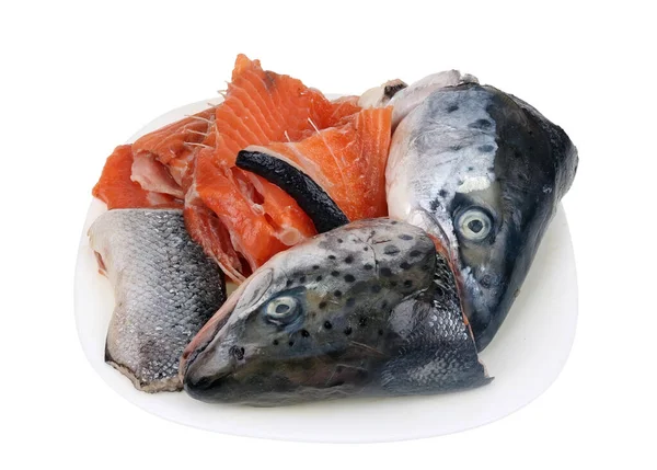 白身魚のスープ用の生鮭の頭骨 — ストック写真