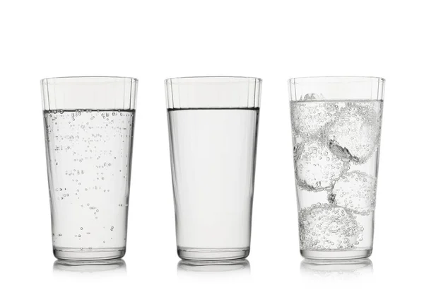 Stilla Och Glittrande Mineralvatten Med Bubblor Och Vitt För Aktiv — Stockfoto
