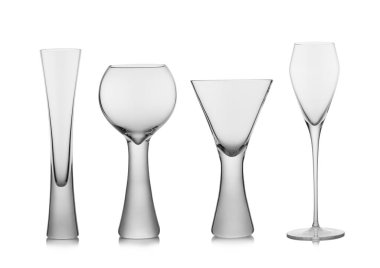 Beyaz şarap ve şampanya kadehleri. Balon şeklinde, flüt ve Prosecco gözlükleri..