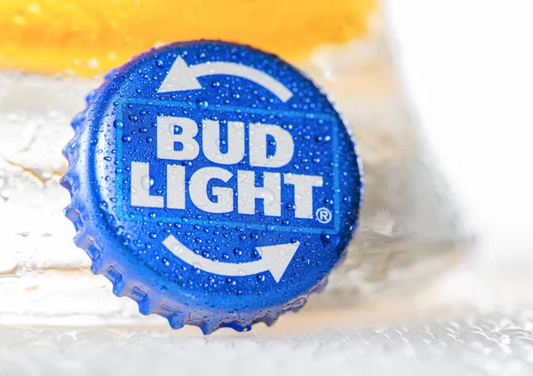 London December 2022 Bud Light Lager Beer Bottle Cap Dew —  Fotos de Stock