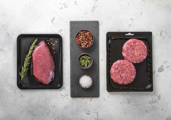 Raw Fresh Beef Sirloin Fillet Steak Mince Burgers Sealed Vacuum — Stockfoto