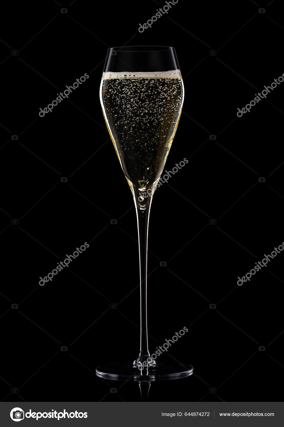 Verre Champagne Prosecco Sur Fond Noir Avec Bulles image libre de droit par  DenisMArt © #644874272