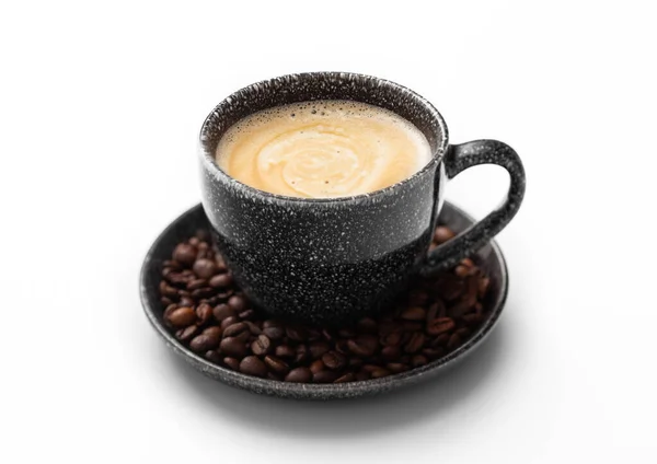 Kávé Fekete Porcelán Csészében Friss Nyers Bab Csészealjon Fehér — Stock Fotó