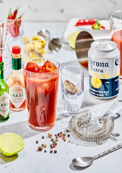 London Großbritannien März 2023 Corona Bier Mit Blutigem Marzipan Cocktail — Stockfoto