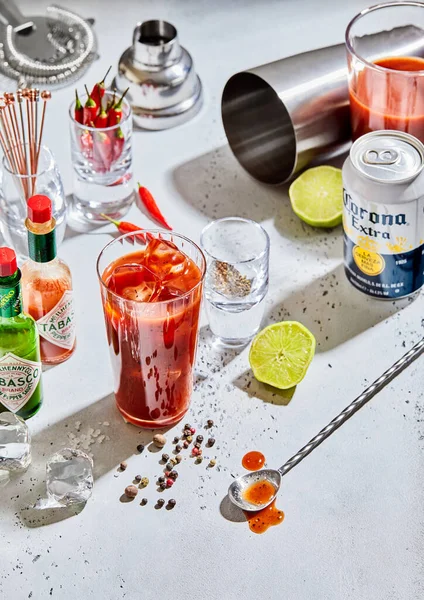 Londen Maart 2023 Bloedige Mary Cocktail Met Corona Mexicaans Bier — Stockfoto