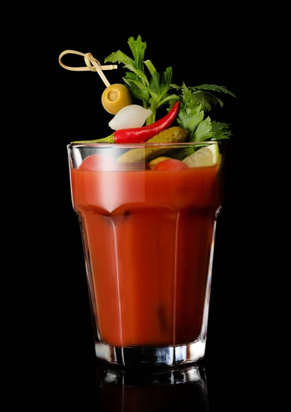 Wódka Sok Pomidorowy Krwawy Koktajl Mary Dużej Szklance Czarno — Zdjęcie stockowe