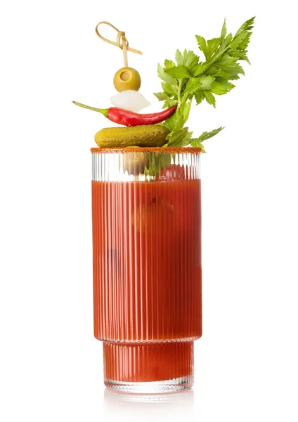 Bloody Mary Koktejl Tyčinkou Různé Občerstvení Pozadí Olive Pepř Cibule — Stock fotografie