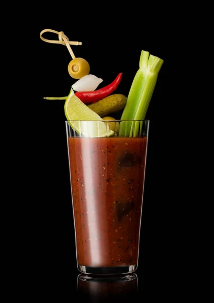 Glass Blodig Cocktailblanding Med Svart Pepper Selleri Svart Med Pickle – stockfoto