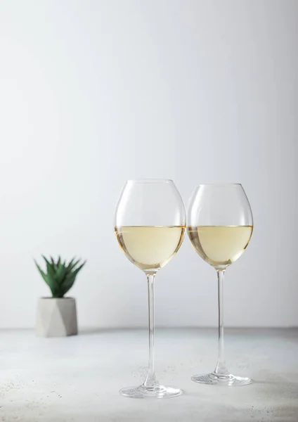 Glasses White Wine Small Green Flower Light Board — Stock Photo, Image