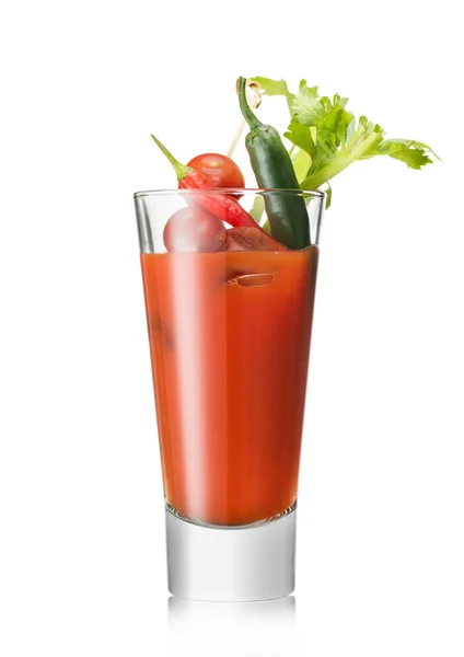 Blodig Mary Cocktail Med Varm Röd Och Grön Peppar Och — Stockfoto