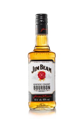 LONDON, İngiltere - 12 Nisan 2023: Bir şişe Jim Beam Kentucky sek viski, sek beyaz viski.