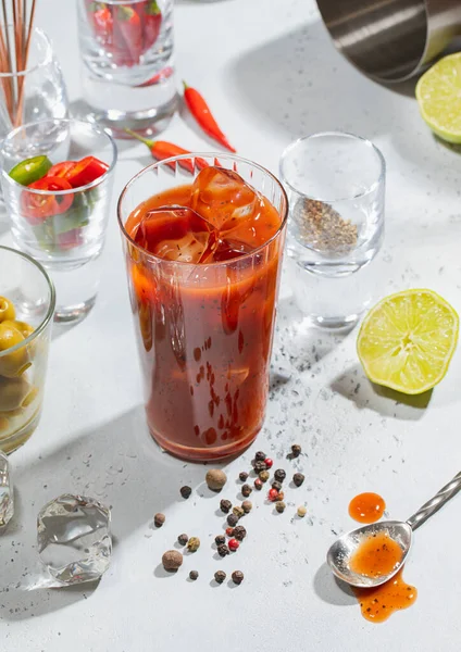 Luxury Blood Mary Cocktail Mix Lime Και Ελιές Πιπέρι Και — Φωτογραφία Αρχείου