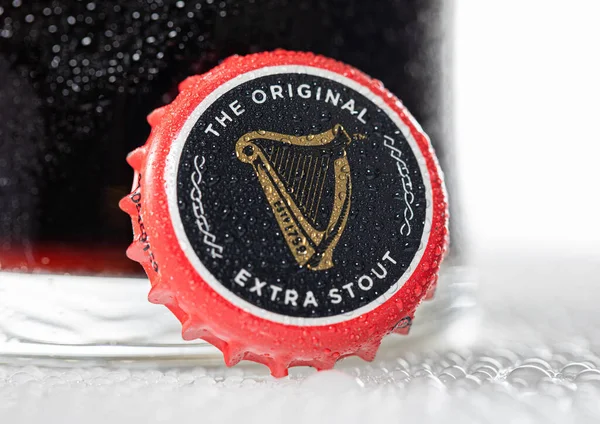 Londres Reino Unido Dezembro 2022 Guinness Calado Tampa Garrafa Cerveja — Fotografia de Stock