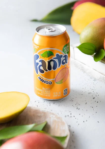 London May 2023 Fanta Soft Drink Mango Taste Fresh Fruits — Stock Photo, Image