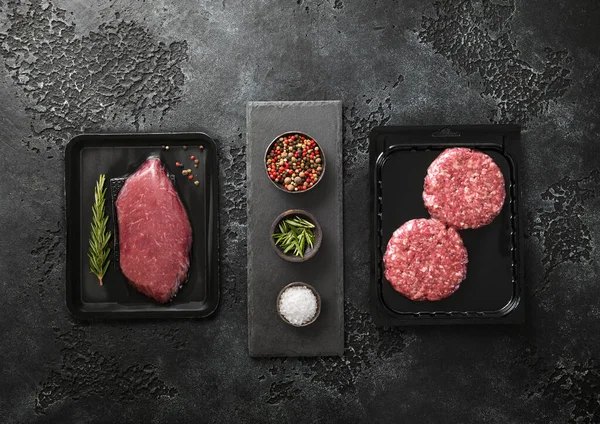 Raw Fresh Organic Beef Sirloin Fillet Steak Mince Burgers Sealed — Stock Photo, Image