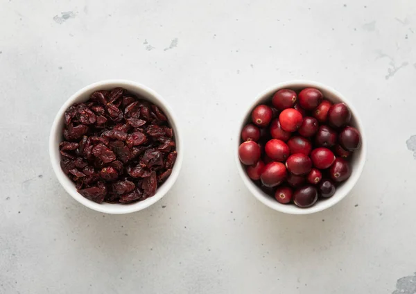 Two Bowls Dried Red Cranberry Ripe Cranberries Light Background — Stock Photo, Image
