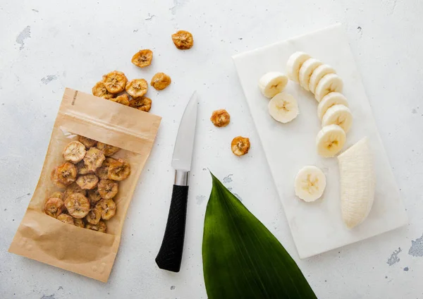 Banana Fresh Dried Banana Slices Leaf Knife Light Kitchen Background — Stock Photo, Image
