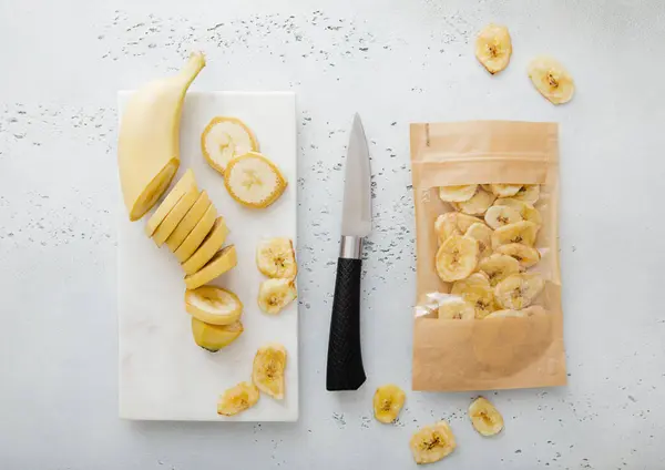 Pack Dried Healthy Banana Chips Knife Raw Banana Top View — Stock Photo, Image