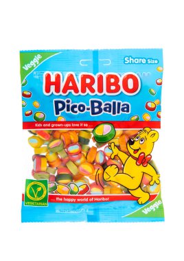 LONDON, İngiltere - 09 ARALIK 2024: Haribo Pico Balla jöle şekerlemeleri beyaz.