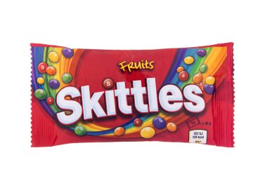 LONDON, UK - NOVEMBER 05, 2024: SKES Orijinal Meyve Dragee Candy karışımı beyaz üzerine çeşitli meyve aromalı.