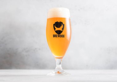 LONDON, İngiltere - 21 Mart 2025: Brewdog Punk Ipa Craft birası.
